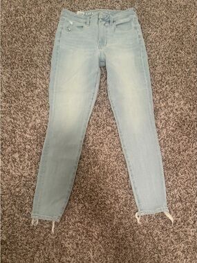 American  Eagle  Size 2  Light Wash Women’s High-Rise Skinny Jeans - Unbranded